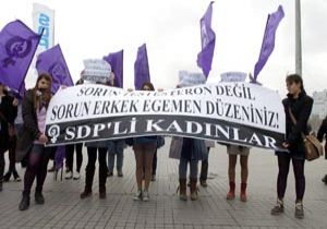 Mor çoraplı protesto